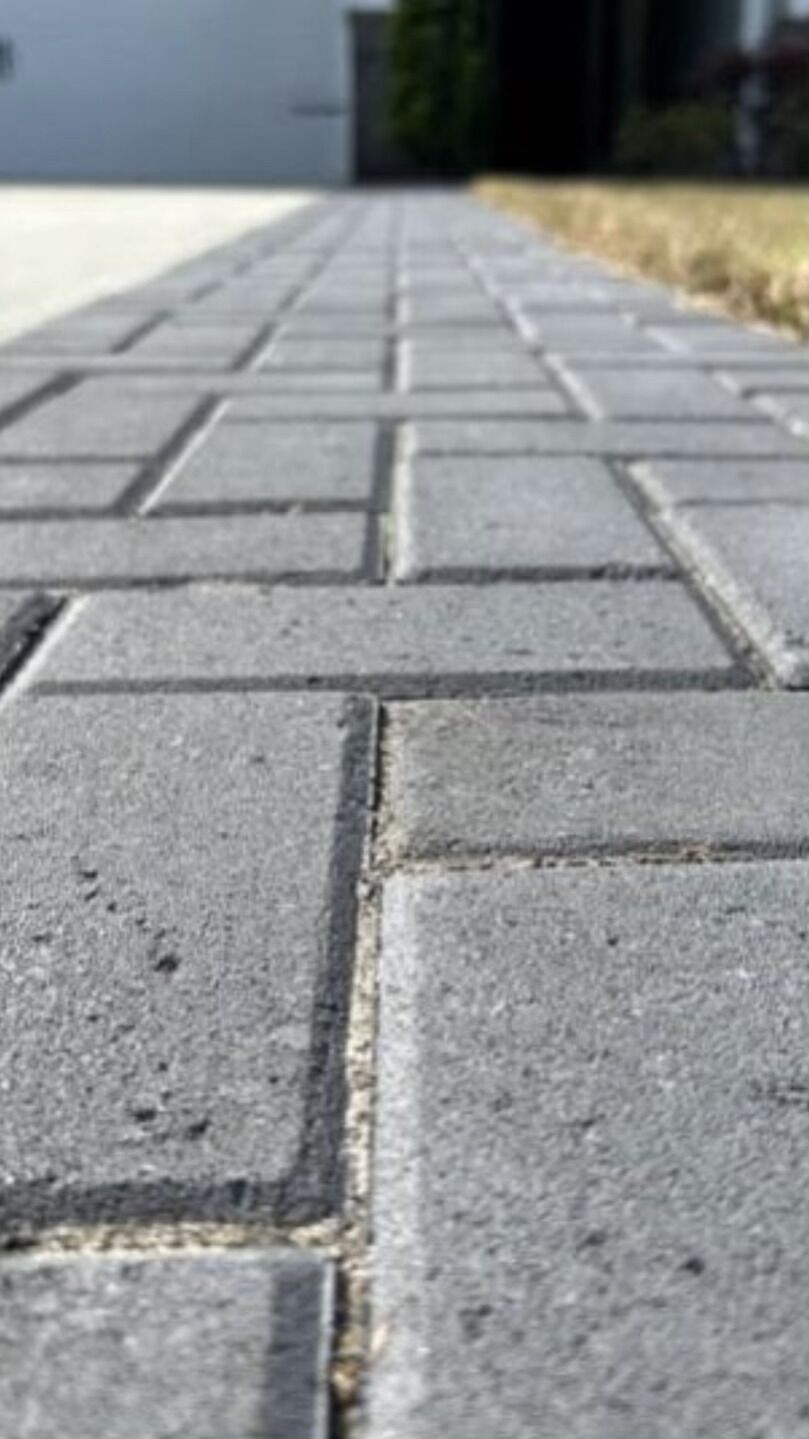 Long-run paver driveway